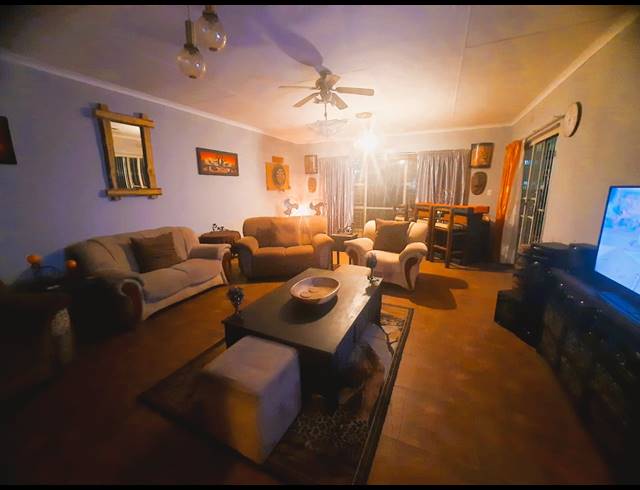 2 BEDROOM HOUSE FOR SALE IN VANDERBIJLPARK CW 3